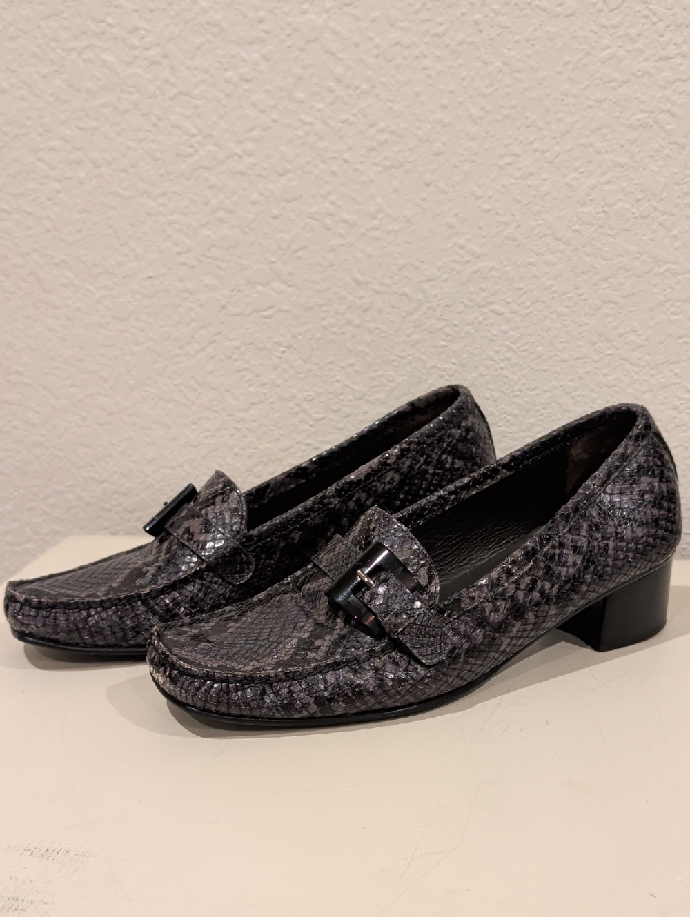 Stuart Weitzman Gray Snake-Print Loafers with Buckle 39/8.5